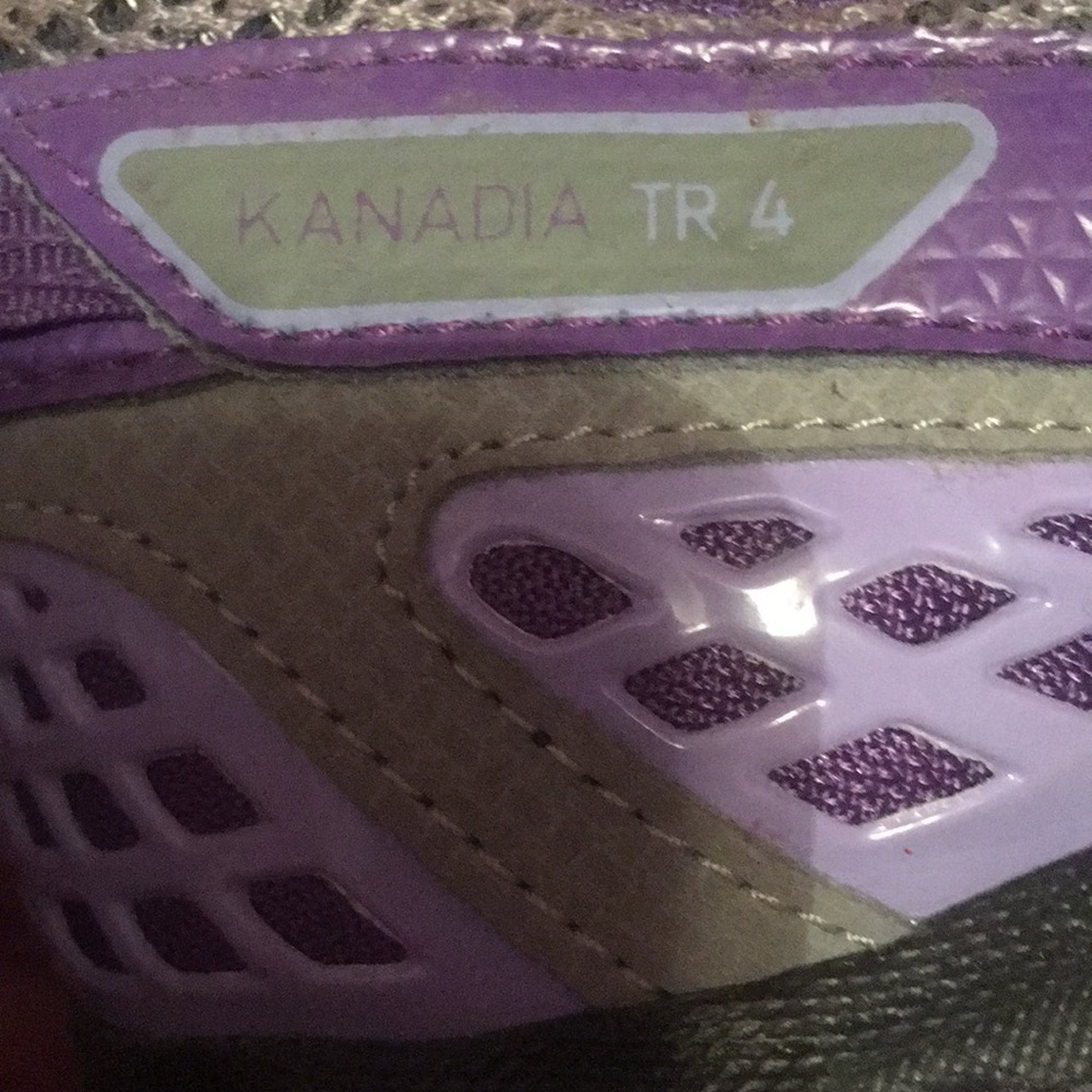 Adidas tennis shoes - Picture 2 of 5